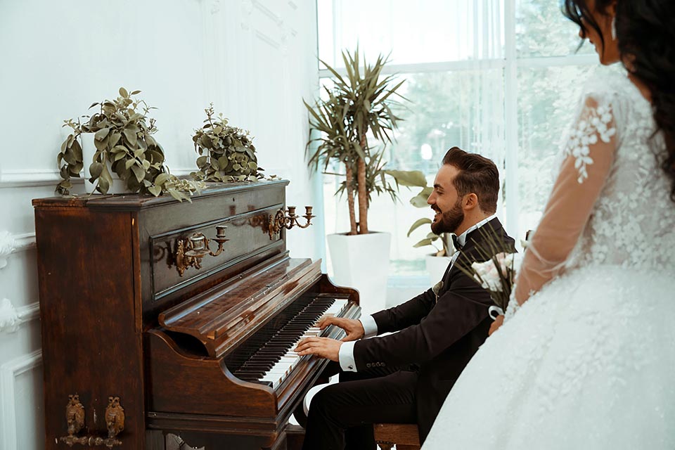 groom playing the piano